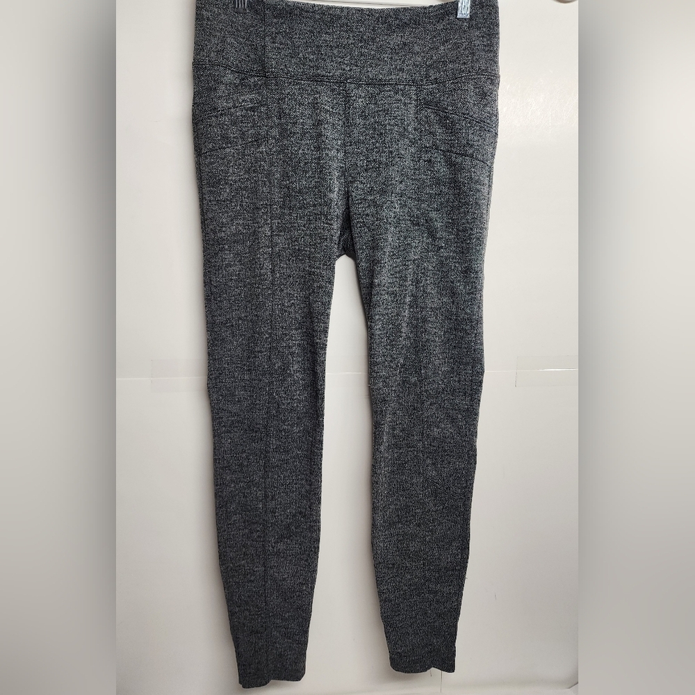 Athleta Gray Textured Leggings 2 pockets Front & Back. Comfortable & Cozy Sz L